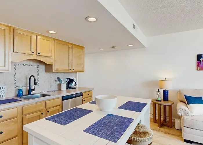 Beachy With Small Balcony Ac Pools Gym Game & Sauna * Ocean City