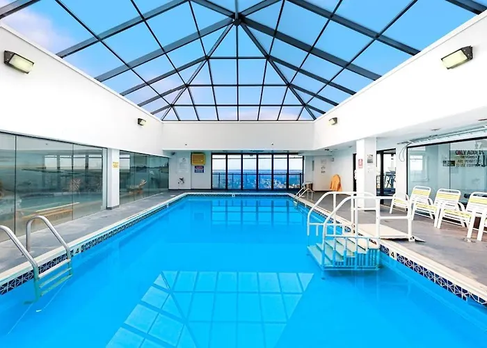 Beachy With Small Balcony Ac Pools Gym Game & Sauna *